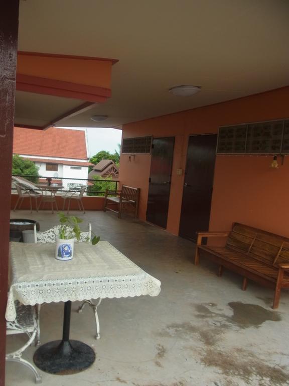 28 Rachabutr Hostel Убонратчатхані Екстер'єр фото