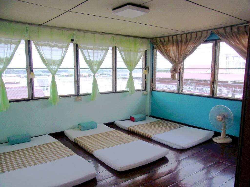 28 Rachabutr Hostel Убонратчатхані Номер фото